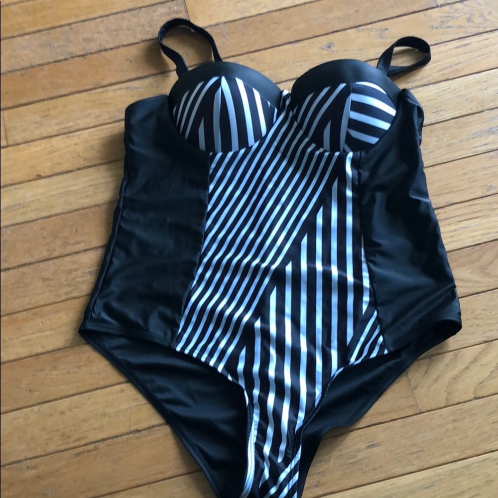 Cute slimming bathing suit